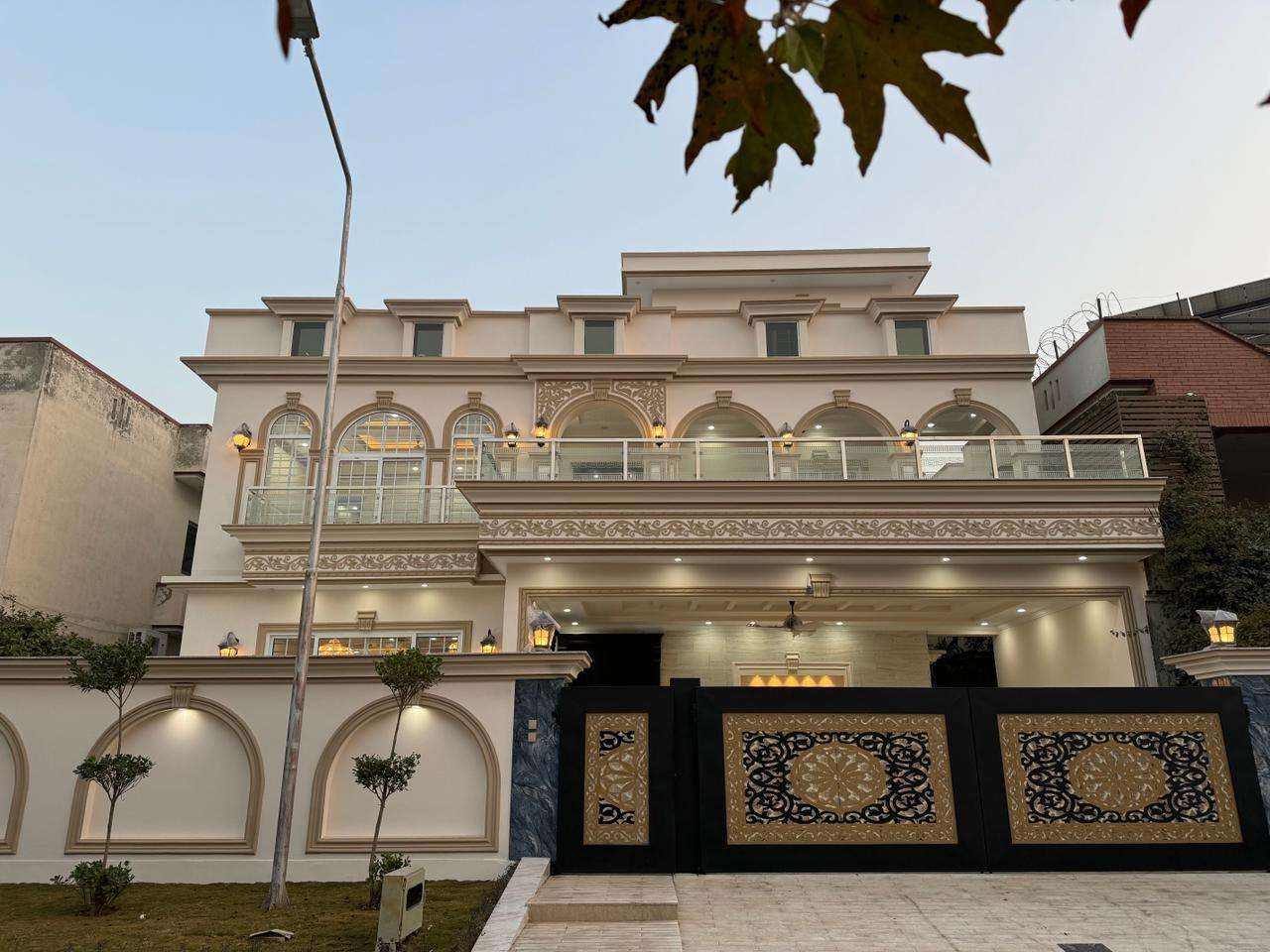 1 Kanal House for sale in G-13/2 Islamabad