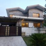 Full House for rent in F-11/3 IslamabadVery good location one Kanal House available for rent in F-11/3 Islamabad with all Facilities, Gas Electric meter, and water bore,  6 bedroom with attached bath and Servant Quarter and Car Parking  in very reasonable price