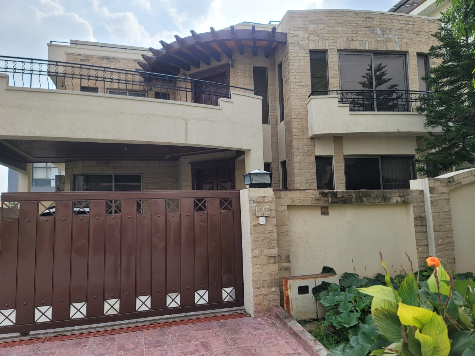 1 Kanal Triple Story House for sale in E-11/4 Islamabad