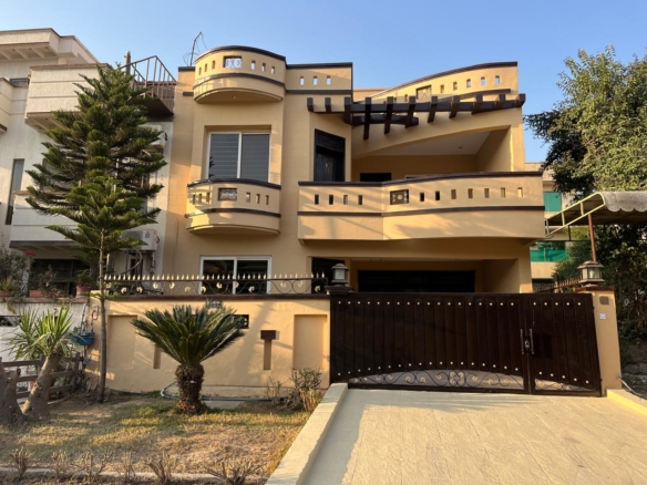 Double Story House for sale in E-11/2 Islamabad